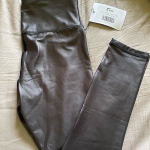 Zyia Black Metallic Light n Tight, size 6/8